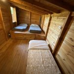 interior-cabaña-vacacional-de-madera-ecologica-y-sostenible
